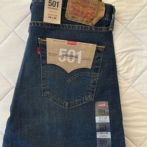 Women’s button fly original 501 jeans w/ stretch.